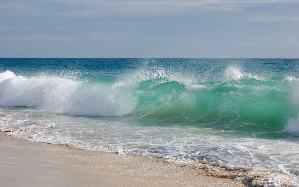 turqoise-wave-hugging-the-shore-beach-hd-wallpaper-2560x1600-8025